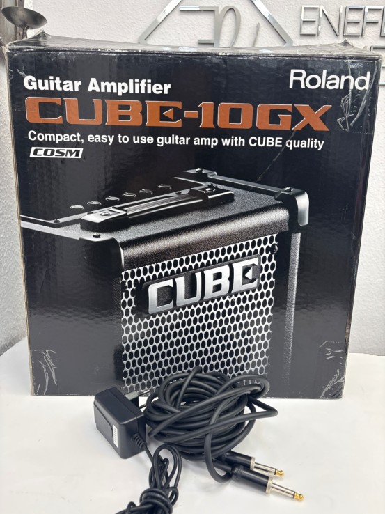 1-1-270086-4-Amplificador Guitarra Roland Cube 10GX
