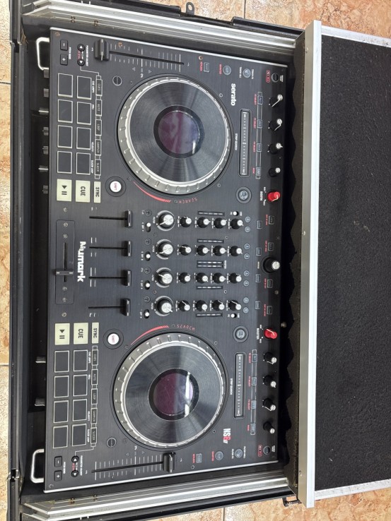 1-1-270278-1-Mesa DJ Maleta Serato Numark NS6 II
