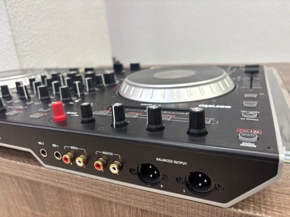 1-1-270278-5-Mesa DJ Maleta Serato Numark NS6 II