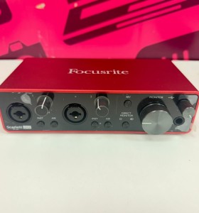 7-7-85692-1-Tarjeta Sonido Focusrite Scarlett