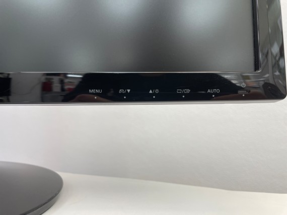 1-1-269395-2-Monitor LED Samsung Ls24d330hsx en