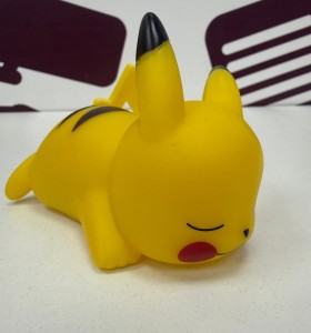 8-8-76583-1-Juguetes Pikachu (Luz) 2
