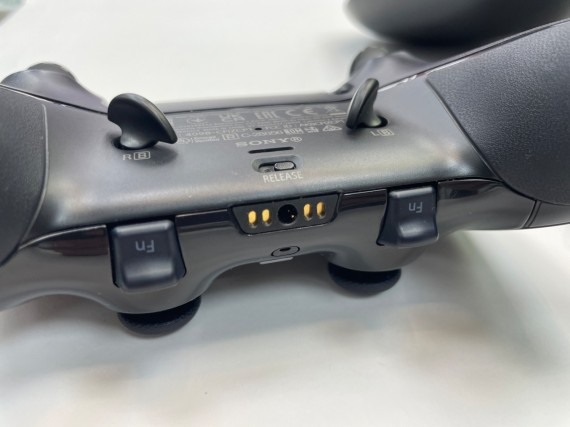 1-1-270325-3-Mando PS5 Edge Dual Sense 