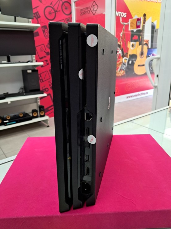 6-6-167923-3-Consola PS4 Pro 1Tb SIN MANDO