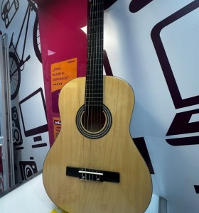 9-9-74781-1-Guitarra Clasica Memphis T951n
