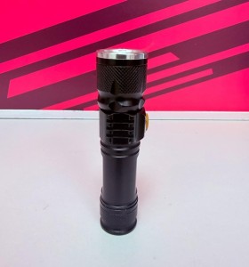 8-8-76690-1-Linterna USB 2