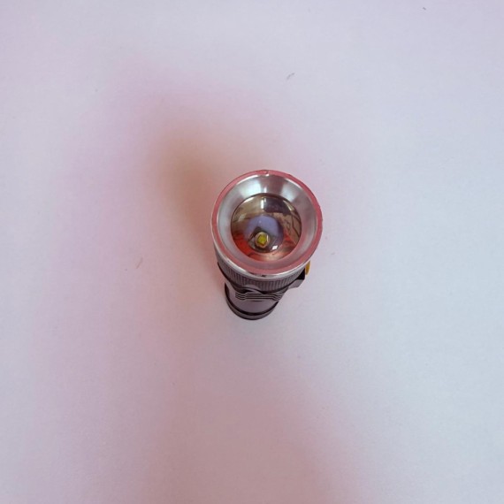 8-8-76690-3-Linterna USB