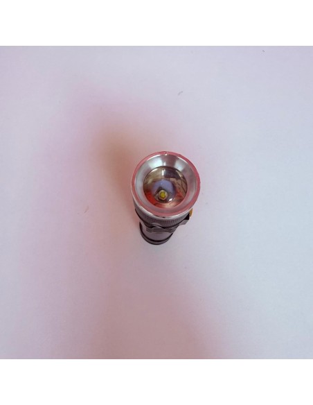 8-8-76690-3-Linterna USB