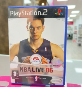 7-7-85885-1-Videojuego PS2 NBA Live 06