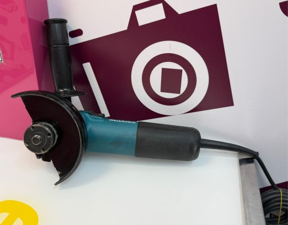 9-9-74118-2-Radial makita 9558hnr 840w