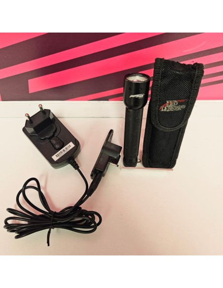 8-8-76895-1-Linterna LED LENSER con soporte