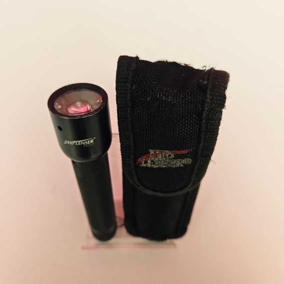 8-8-76895-2-Linterna LED LENSER con soporte