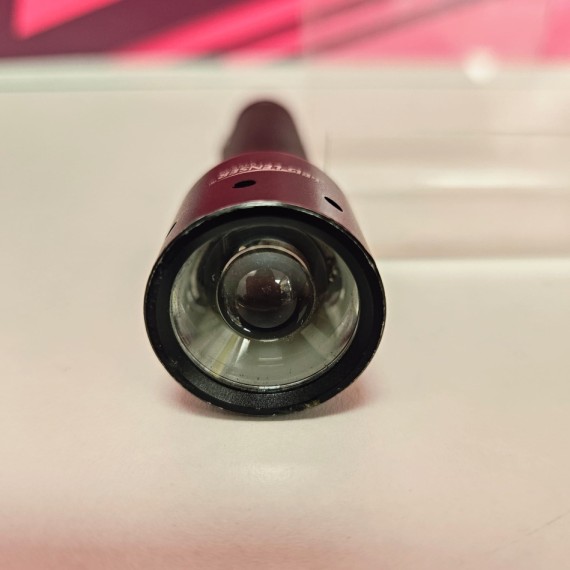 8-8-76895-3-Linterna LED LENSER con soporte