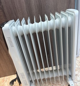 1-1-270625-1-Radiador Aceite Fm Rw25 Blanco 2000w 2