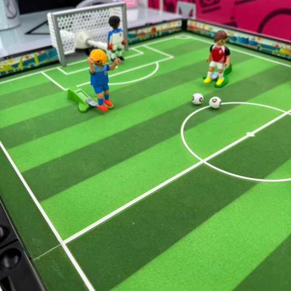 8-8-77051-4-Playmobil Airgamboys Campo De Futbol