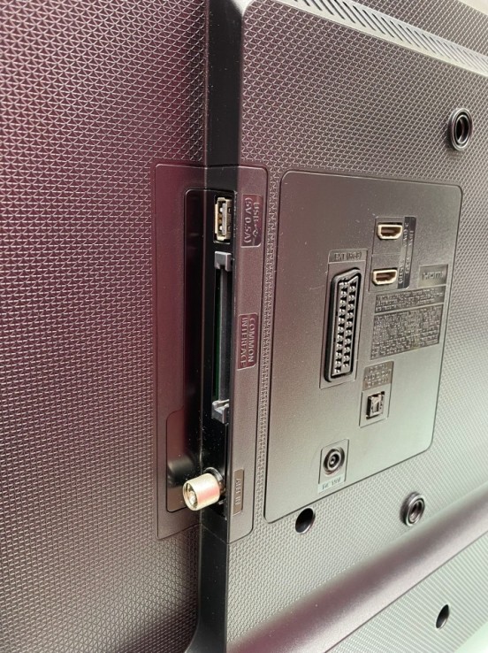 8-8-77013-2-Televisor LED Samsung UE32J4000AW