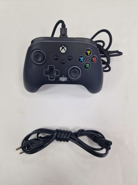 1-1-270722-2-Consola Xbox One X 1Tb 