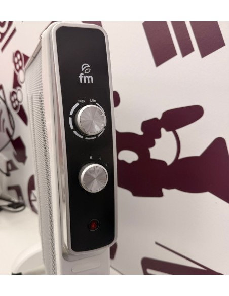 8-8-77040-3-Radiador Electrico FM blanco y negro