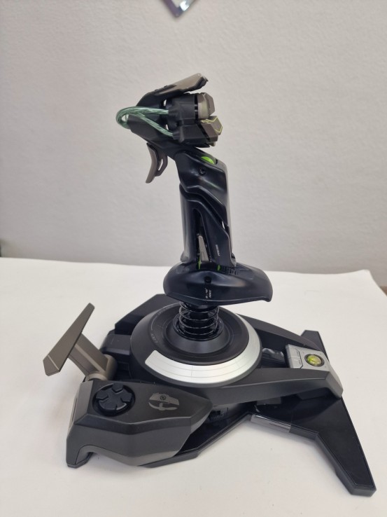 1-1-270818-5-Accesorio Xbox 360 Joystick Cyborg FLY 9