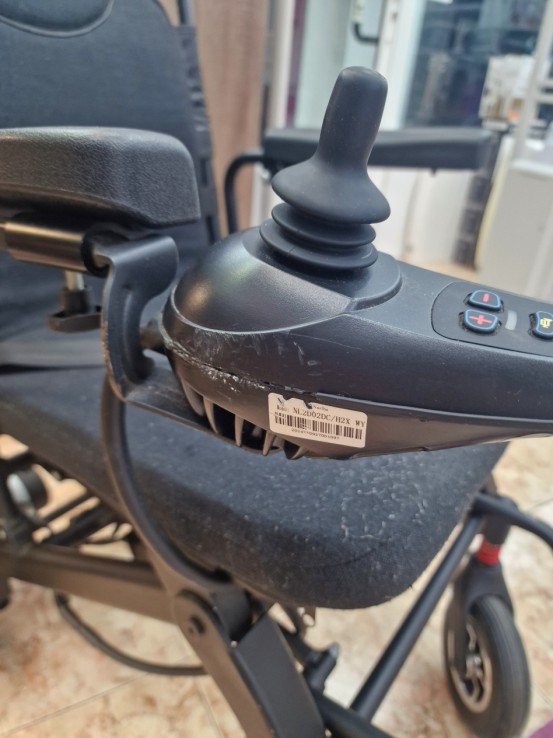 1-1-270781-5-Silla De Ruedas Electrica Negra 2 Motores 250W