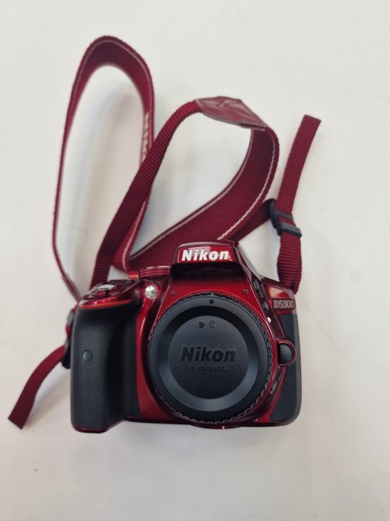 1-1-269282-3-Cámara digital réflex Nikon D5300 Roja 3 Baterias