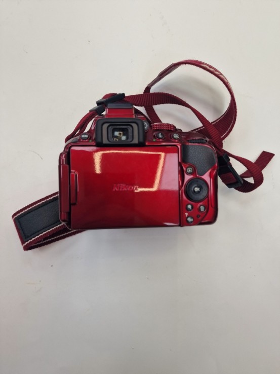 1-1-269282-4-Cámara digital réflex Nikon D5300 Roja 3 Baterias