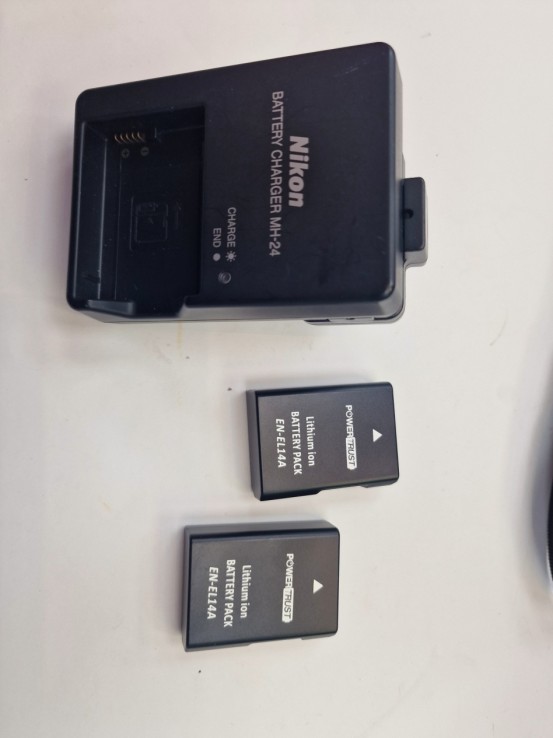 1-1-269282-7-Cámara digital réflex Nikon D5300 Roja 3 Baterias