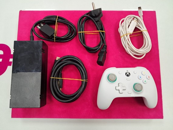 6-6-167084-7-Consola Xbox One