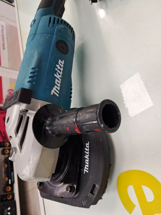 6-6-166756-3-Radial Makita Ga9020r 2200w