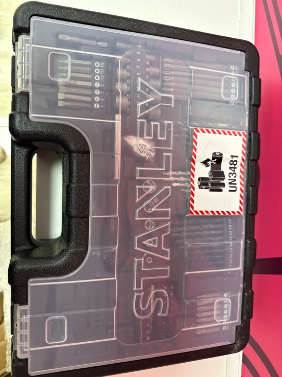 8-8-74916-2-Taladro A Bateria STANLEY FatMax V20 18v SFMCD715 2 bateria Sin usos 