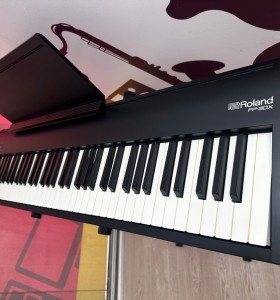 9-9-76933-1-Piano Roland Fp-30x 2