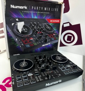 9-9-76864-1-Mesa DJ Numark Party Mix 