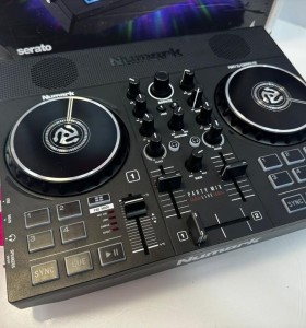 9-9-76864-1-Mesa DJ Numark Party Mix  2