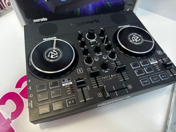 9-9-76864-2-Mesa DJ Numark Party Mix 