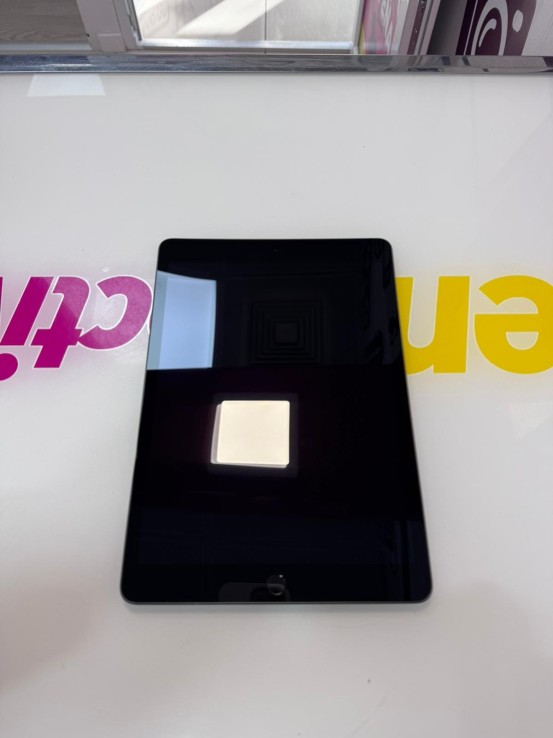 9-9-75457-4-IPad 9 Gen 64gb A2602 