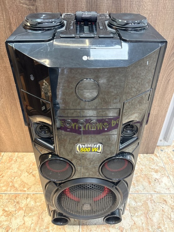 1-1-263970-1-Sonido Altavoz Portatil Bluetooth LG Om5560