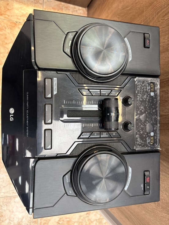 1-1-263970-2-Sonido Altavoz Portatil Bluetooth LG Om5560