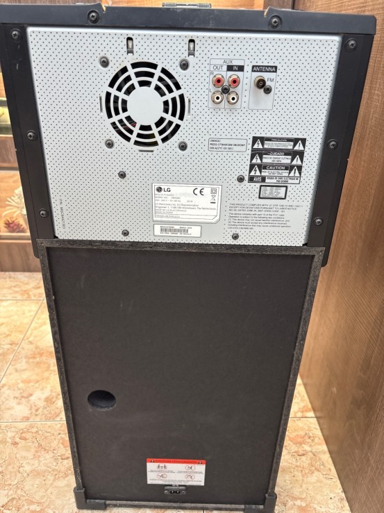 1-1-263970-4-Sonido Altavoz Portatil Bluetooth LG Om5560