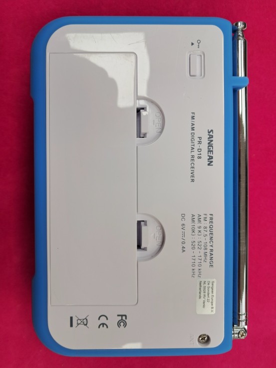 6-6-168488-2-Radio Portátil Sangean