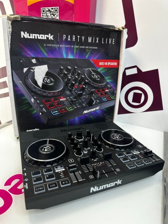 9-9-76864-1-Mesa DJ Numark Party Mix 