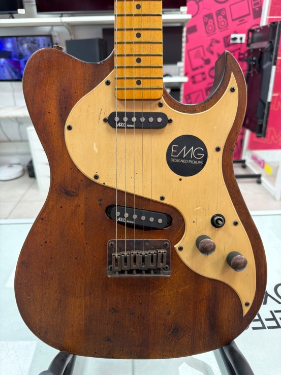 6-6-168480-2-Guitarra Electrica Rochester Axl