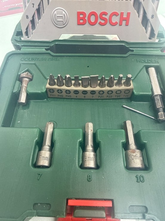 8-8-77496-3-Brocas Maletin Bosch X-Line de brocas y puntas de atornillar x 33 pz