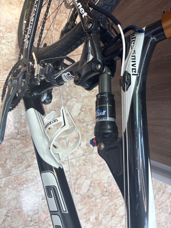 1-1-271507-4-Bicicleta Montana Gorka Dessnivel Blanca Negra 26.5 talla M 