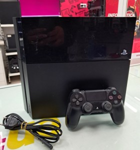 6-6-168545-1-Consola PS4 500GB