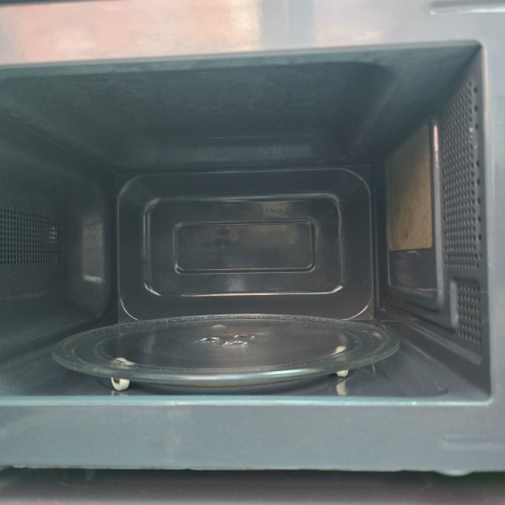 7-7-86644-3-Microondas Orbegozo