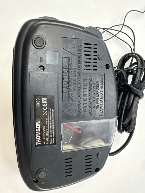 1-1-271638-2-Radio Despertador Thomson RR39
