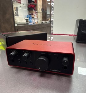 7-7-86680-1-Tarjeta Sonido Focusrite Scarlett Solo