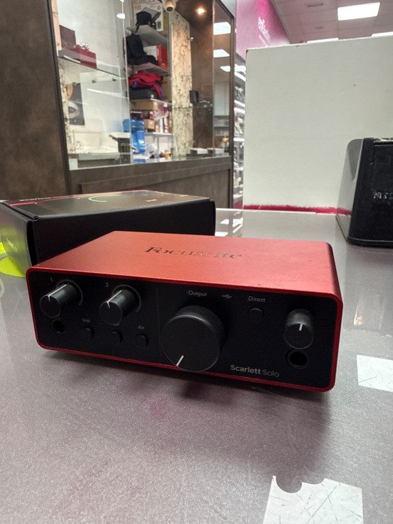7-7-86680-1-Tarjeta Sonido Focusrite Scarlett Solo