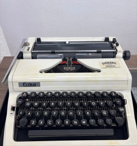 1-1-271929-1-Decoración Maquina De Escribir Vintage Erika Modelo 105