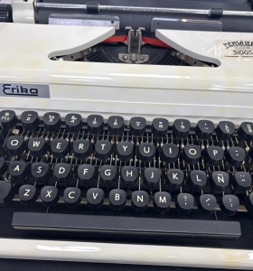 1-1-271929-1-Decoración Maquina De Escribir Vintage Erika Modelo 105 2
